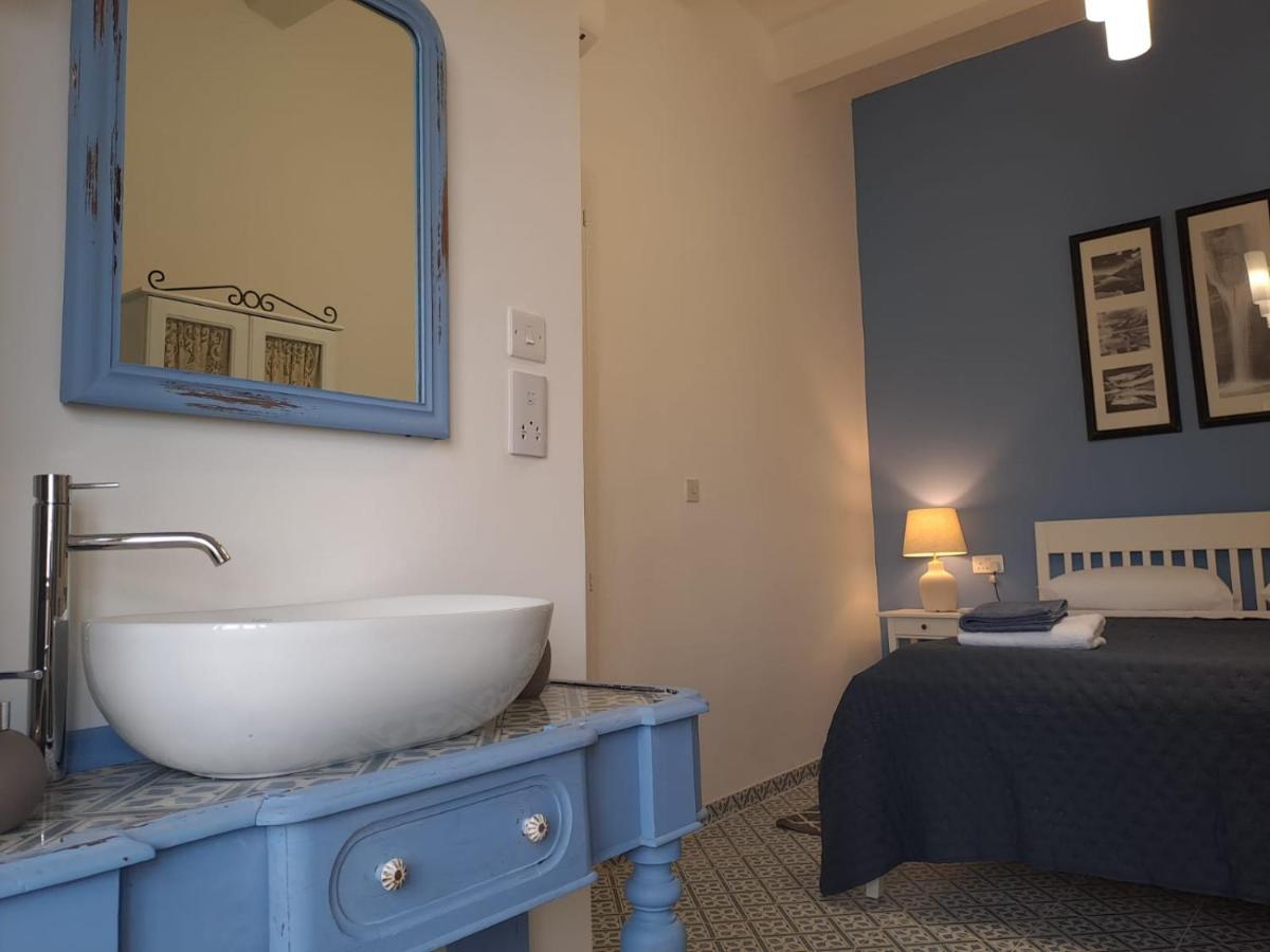 Door Nine -Townhouse With Harbour Views Villa Floriana Kültér fotó